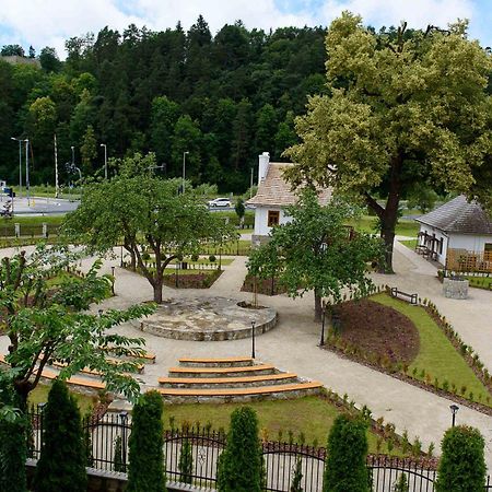 Villa Turris Apartamenty Przy Muszynskim Zamku Мушина Екстер'єр фото